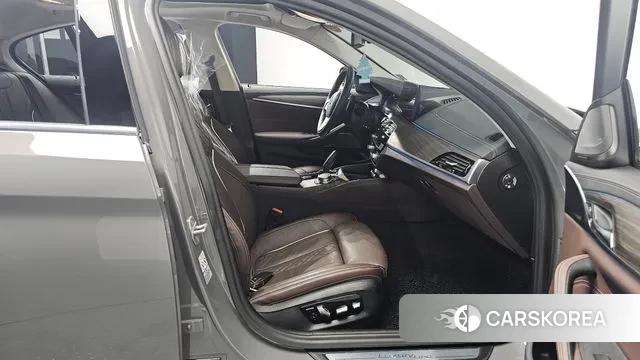 BMW 5 Series (G30) 2020 Серый из Кореи, фото 2