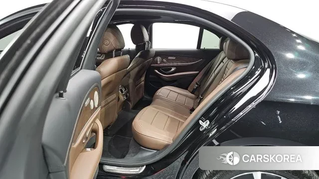 Mercedes-Benz E-Class W213 2021 Черный из Кореи, фото 2