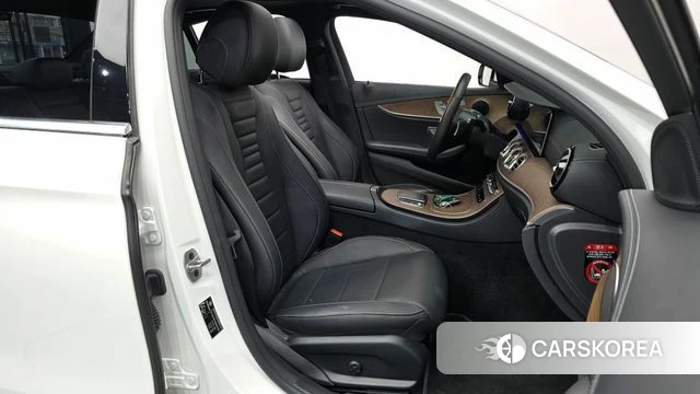 Mercedes-Benz E-Class W213 2022 Белый из Кореи, фото 2