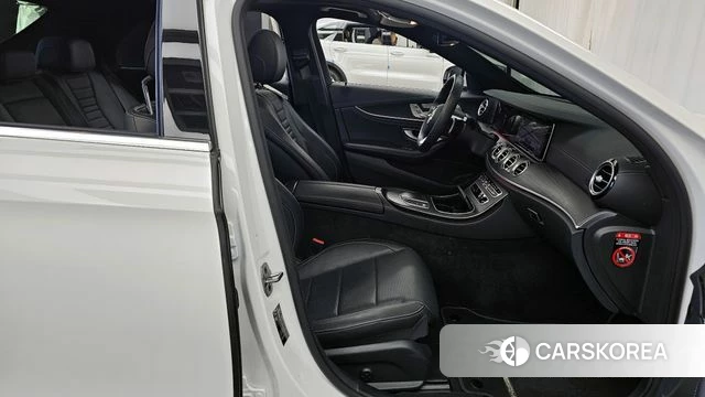 Mercedes-Benz E-Class W213 2021 Белый из Кореи, фото 2
