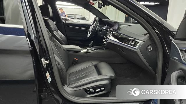 BMW 5 Series (G30) 2020 Черный из Кореи, фото 2