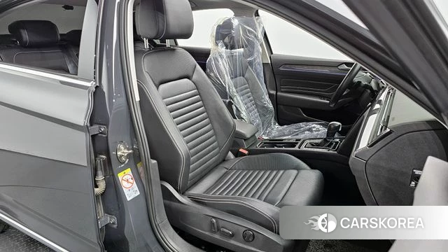 Volkswagen Passat GT (B8) 2021 Серый из Кореи, фото 2