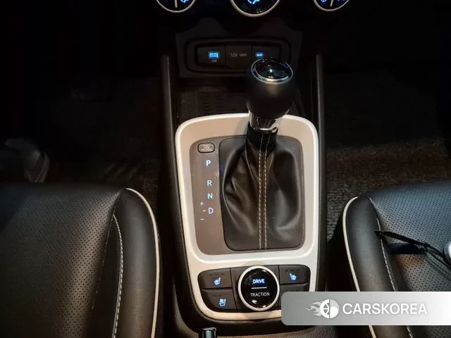 Hyundai Venue 2023 Белый из Кореи, фото 2