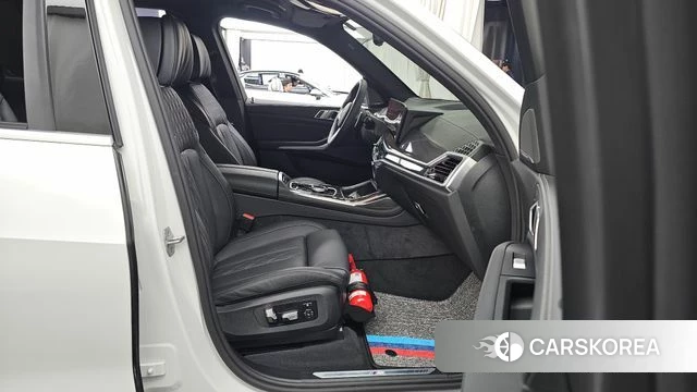 BMW X7 (G07) 2025 Белый из Кореи, фото 2