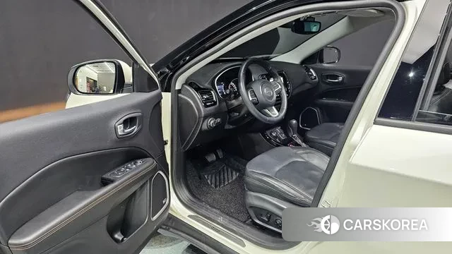 Jeep Compass 2nd Generation 2018 Белый из Кореи, фото 2