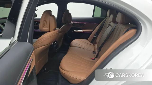Mercedes-Benz E-Class W214 2024 Белый из Кореи, фото 2