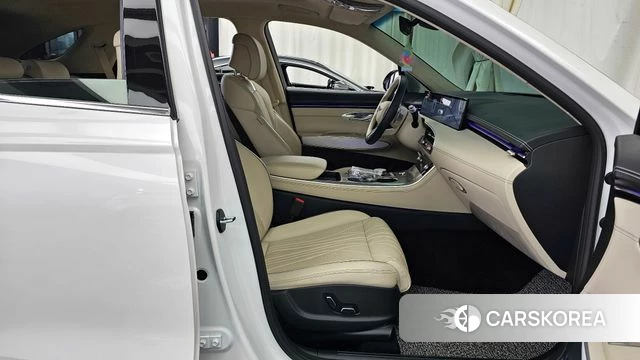 Genesis GV70 2024 Белый из Кореи, фото 2