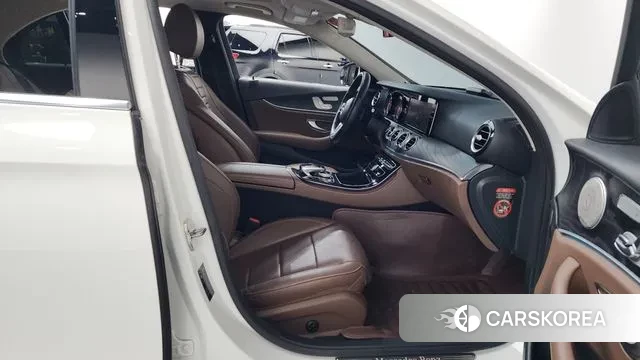 Mercedes-Benz E-Class W213 2018 Белый из Кореи, фото 2