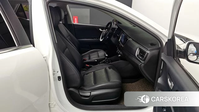 Kia Stonic 2018 Белый из Кореи, фото 2