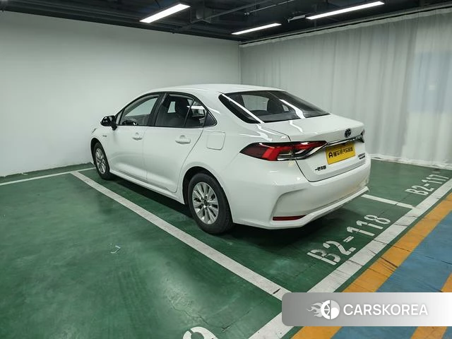 Toyota Corolla 2023 Белый из Китая, фото 2