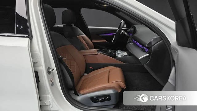 BMW 5 Series (G60) 2024 Белый из Кореи, фото 2