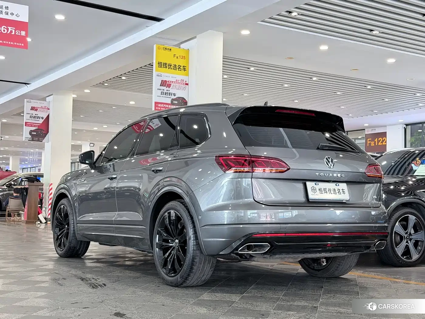 Volkswagen Touareg 2021 Silver/gray из Китая, фото 2
