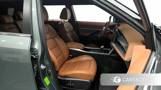 Ssangyong Torres 2023 Темно-зеленый из Кореи, фото 2