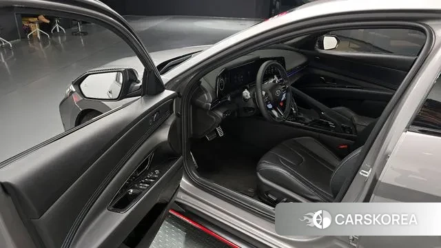 Hyundai Avante (CN7) 2023 Серебристо-серый из Кореи, фото 2