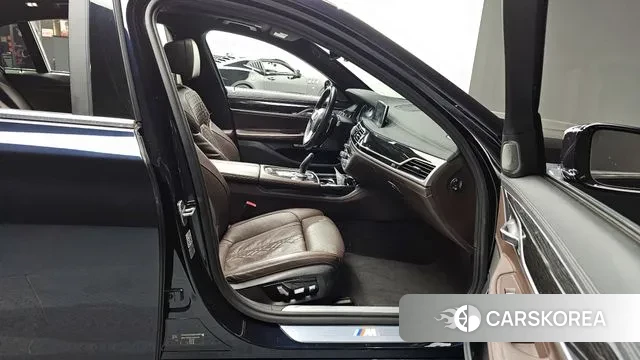 BMW 7 Series (G11) 2018 Черный из Кореи, фото 2