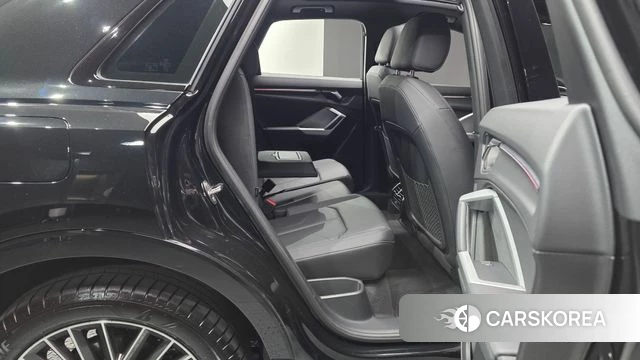 Audi Q3 (F3) 2025 Черный из Кореи, фото 2