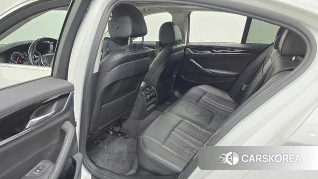 BMW 5 Series (G30) 2018 Белый из Кореи, фото 2