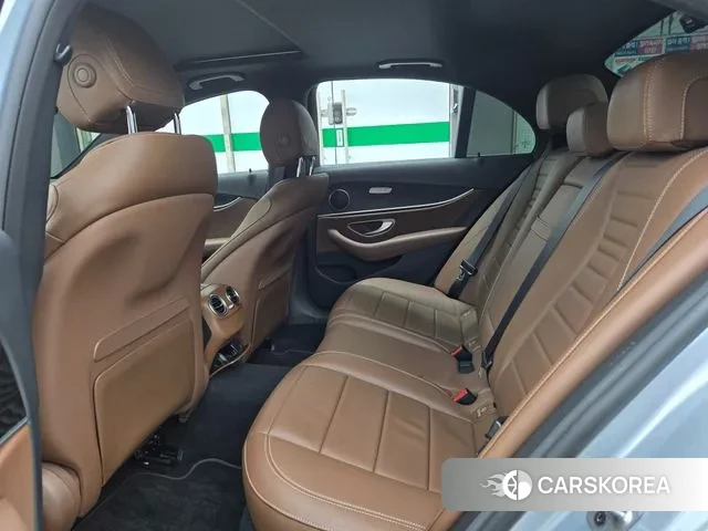 Mercedes-Benz E-Class W213 2022 Серебряный из Кореи, фото 2