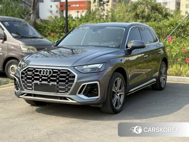 Audi Q5L 2021 Темно-серый из Китая, фото 2