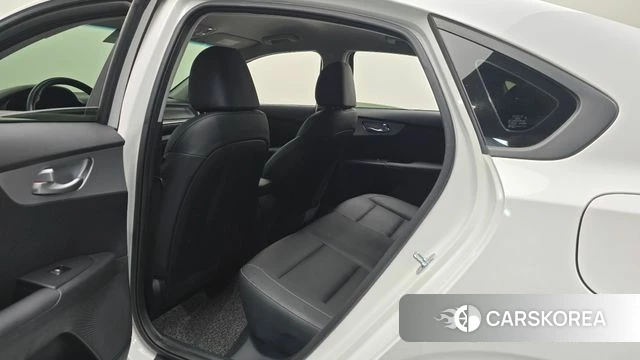 Kia The New K3 2nd generation 2021 Белый из Кореи, фото 2