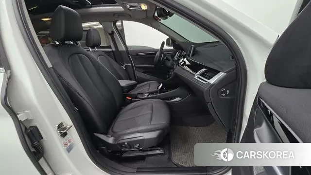 BMW X1 (F48) 2021 Белый из Кореи, фото 2