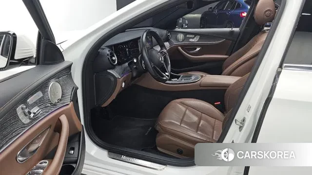 Mercedes-Benz E-Class W213 2022 Белый из Кореи, фото 2