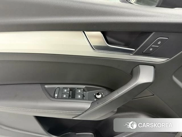 Audi Q5L 2021 Черный из Китая, фото 2