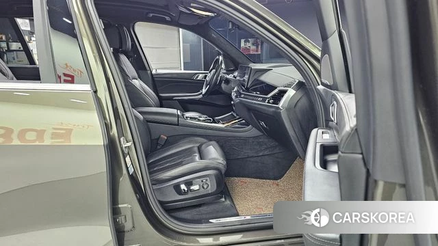 BMW X7 (G07) 2023 Коричневый из Кореи, фото 2