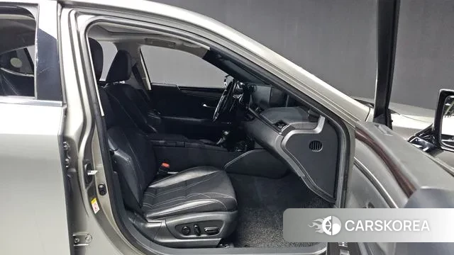 Lexus ES300h 7th generation 2018 Серебристо-серый из Кореи, фото 2