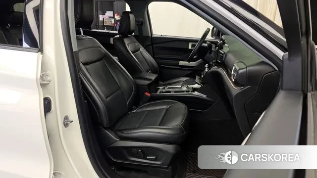 Ford Explorer 6th Generation 2021 Белый из Кореи, фото 2