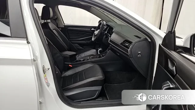 Volkswagen 7th Generation of Jetta 2023 Белый из Кореи, фото 2