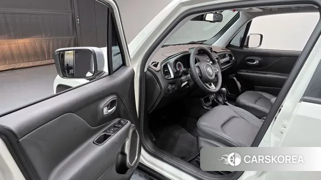 Jeep Renegade 2022 Серебряный из Кореи, фото 2