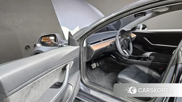 Tesla Model 3 2020 Серый из Кореи, фото 2