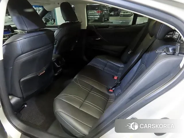 Lexus ES300h 7th generation 2019 Серебристо-серый из Кореи, фото 2