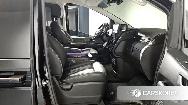 Hyundai Staria 2023 Черный из Кореи, фото 2