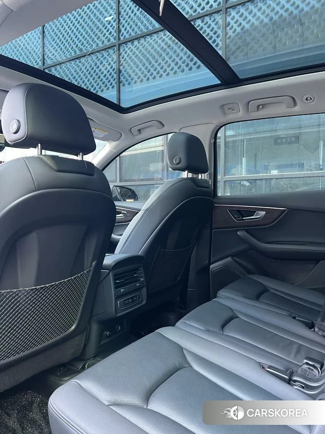 Audi Q7 2023 Черный из Китая, фото 2