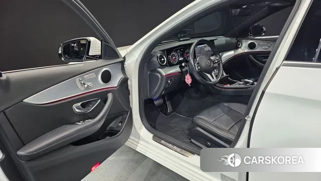 Mercedes-Benz E-Class W213 2020 Белый из Кореи, фото 2