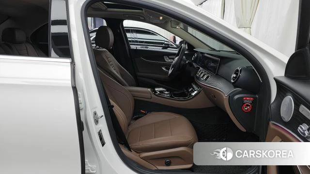 Mercedes-Benz E-Class W213 2019 Белый из Кореи, фото 2
