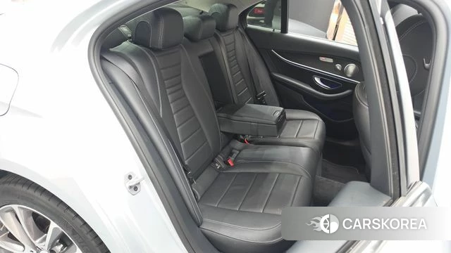 Mercedes-Benz E-Class W213 2018 Серебристо-серый из Кореи, фото 2