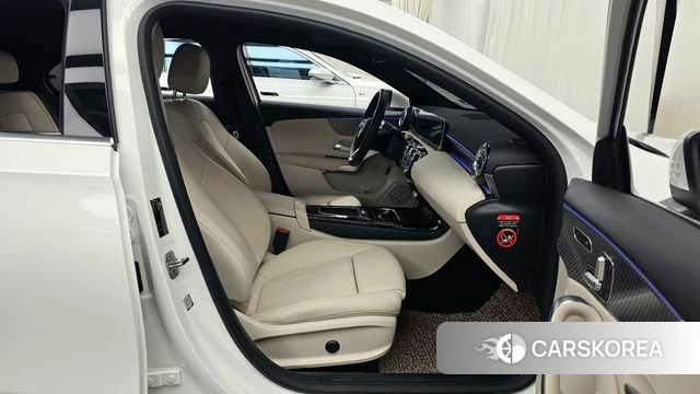 Mercedes-Benz A-Class W177 2024 Белый из Кореи, фото 2