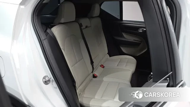 Volvo XC40 2025 Белый из Кореи, фото 2