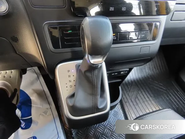 Hyundai Staria 2022 Желтый из Кореи, фото 2