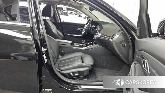 BMW 3 Series (G20) 2022 Черный из Кореи, фото 2