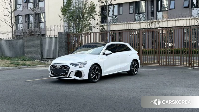 Audi A3 2023 Белый из Китая, фото 2