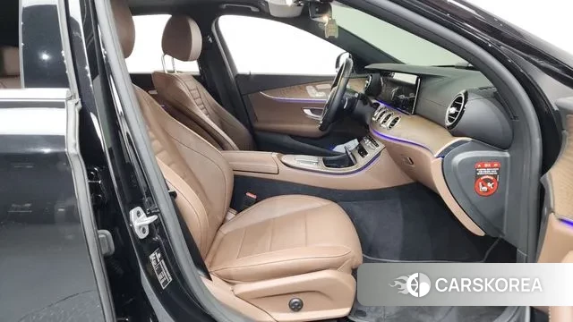 Mercedes-Benz E-Class W213 2021 Черный из Кореи, фото 2