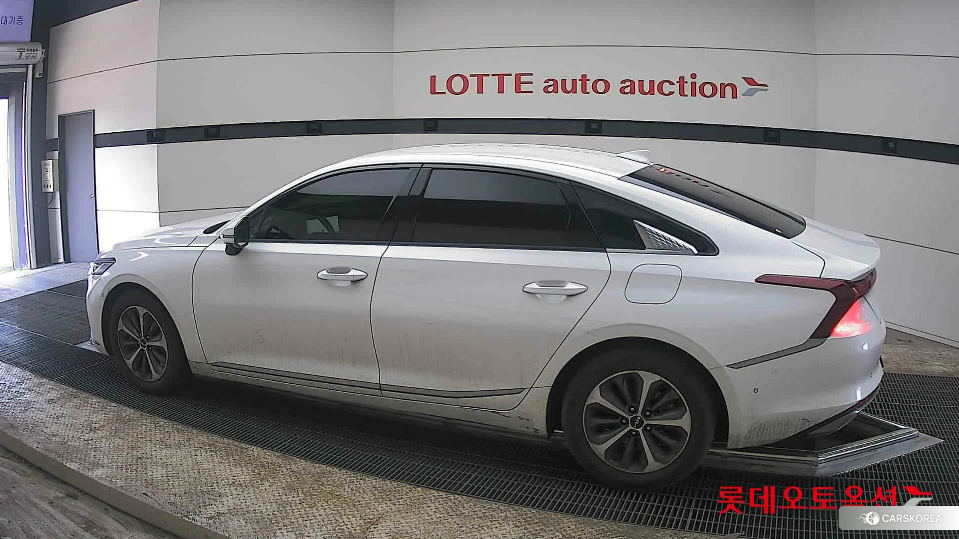 Kia K8 Hybrid 2022 Snow White Pearl из Кореи, фото 2