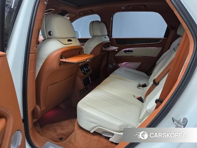 Bentley Bentayga 2023 Белый из Кореи, фото 2
