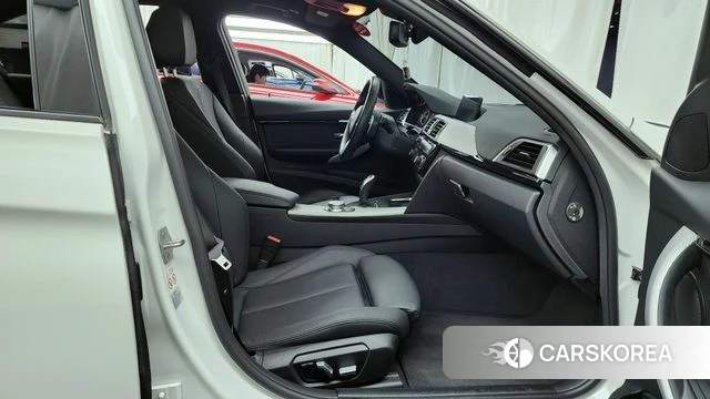 BMW 3 Series (F30) 2018 Белый из Кореи, фото 2