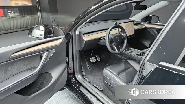 Tesla Model Y 2023 Черный из Кореи, фото 2