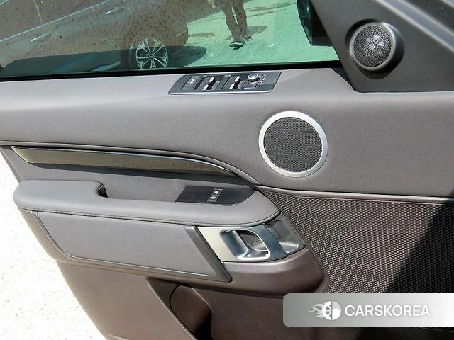 Land Rover Discovery 5 2018 Черный из Кореи, фото 2